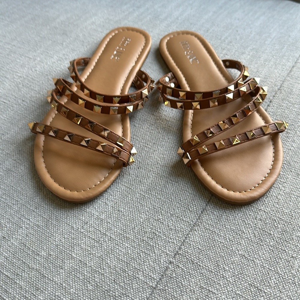 NWOT SIZE 9
